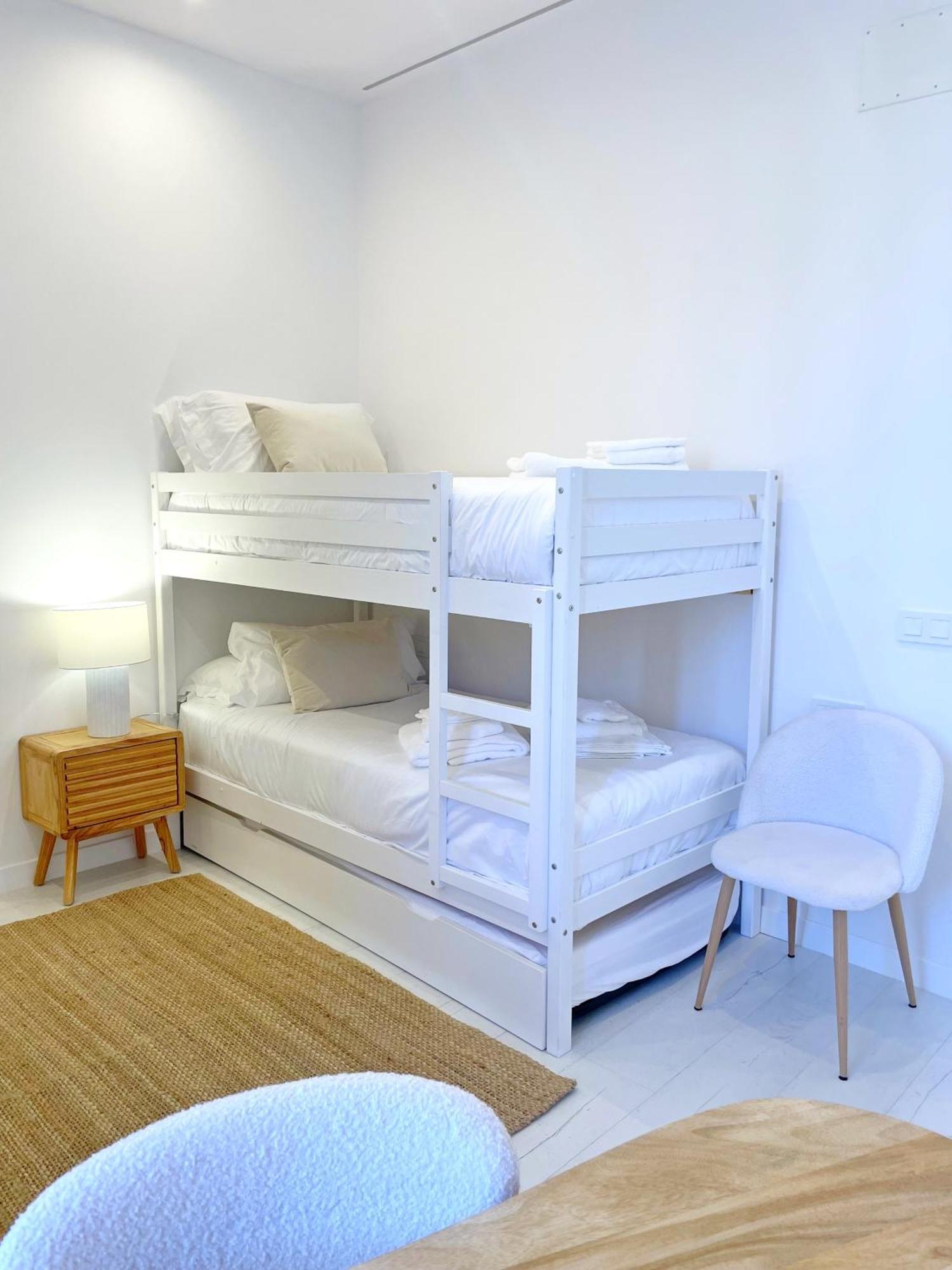 Piso Familiar Con Tres Habitaciones En La Goleta マラガ エクステリア 写真