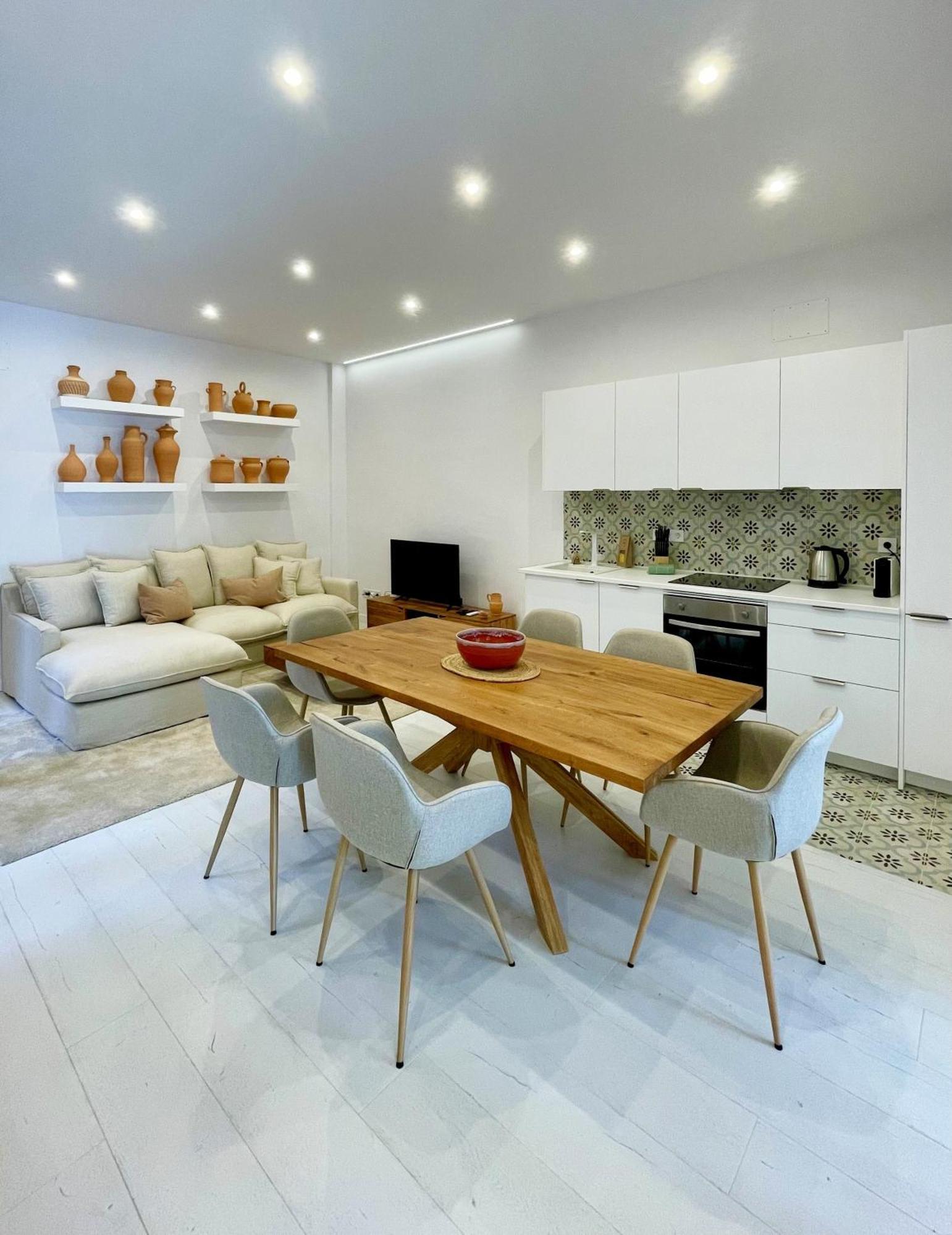 Piso Familiar Con Tres Habitaciones En La Goleta マラガ エクステリア 写真